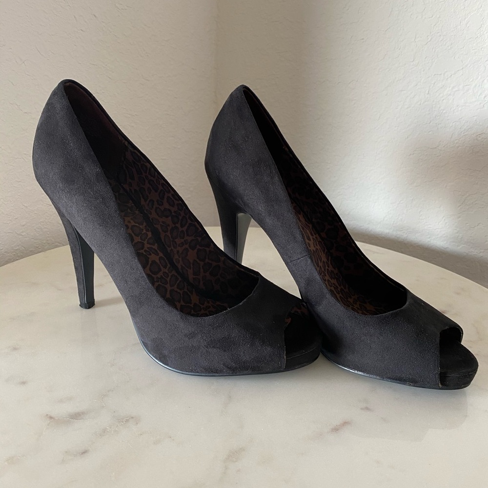 Nine West Black peep toe!